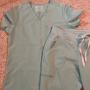 Figs size medium mint green set like new